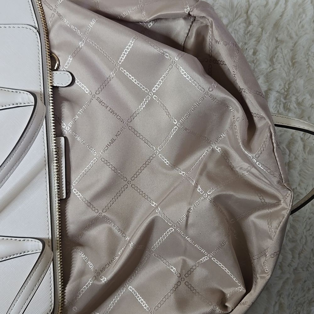 Michael Kors White Tote with Bear Charm Added EUC LIKE NEW - Picture 10 of 13